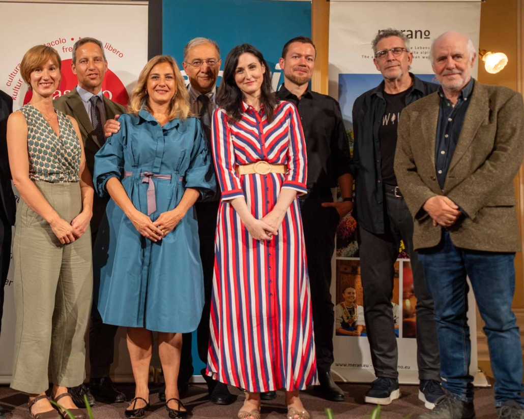 Vincitori e finalisti sul palco del Pavillon des Fleurs_2024